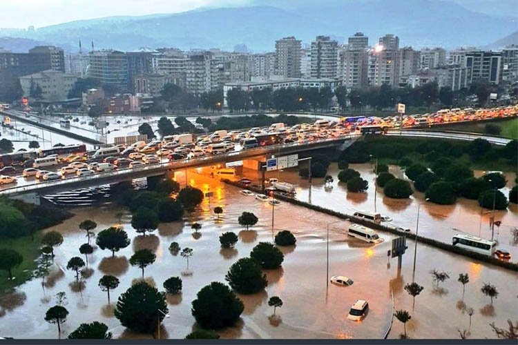 İzmir’deki afetten 3 bin hasar dosyası açıldı