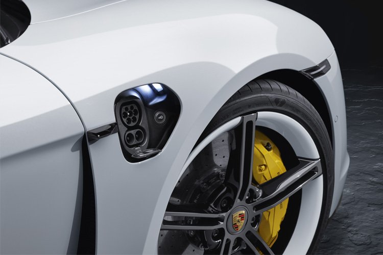 Porsche, elektrikli otomobiller için şarj ağı kurdu