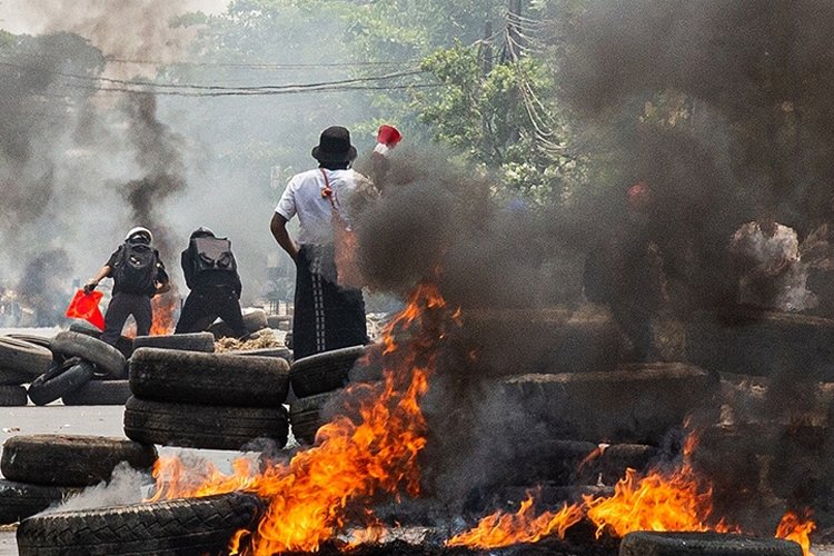 Myanmar ordusu protestoculara ateş açtı: 80 ölü