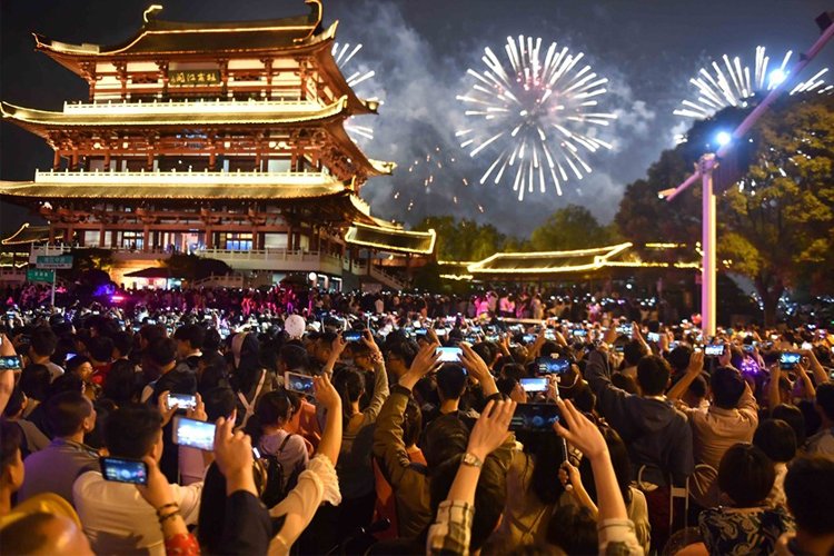 Çin’de 5 günlük 1 Mayıs tatili turizmi hareketlendirecek