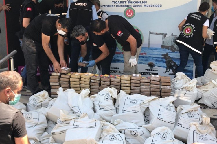 Mersin Limanı’nda 1 ton kokain ele geçirildi