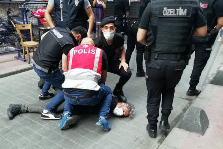 İstanbul’daki Onur Yürüyüşü’ne müdahale