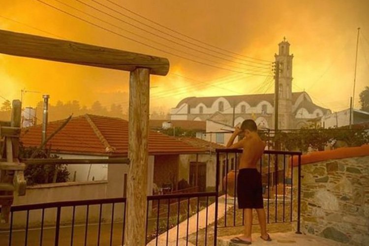 Kıbrıs’ta yangına müdahale için bir dizi ülke yardım gönderdi
