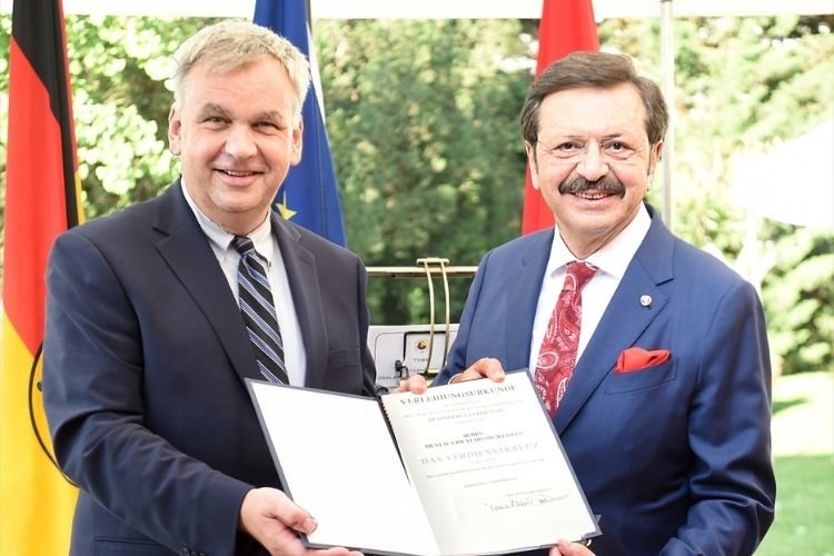 TOBB Başkanı Hisarcıklıoğlu’na Almanya Federal Cumhuriyeti Devlet Nişanı verildi