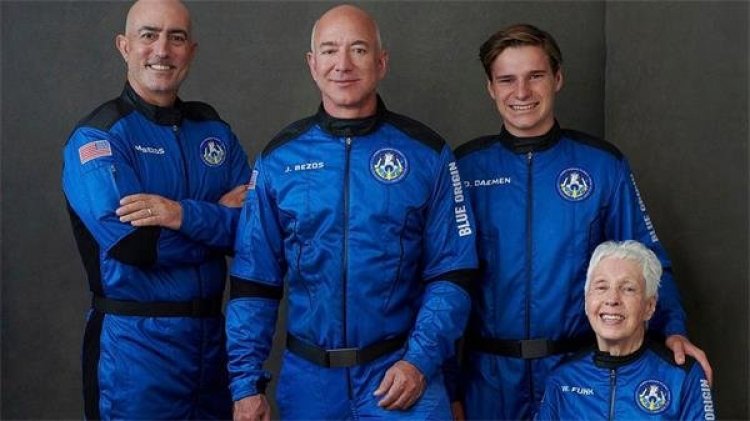 Jeff Bezos bugün uzay yolculuğuna çıkıyor