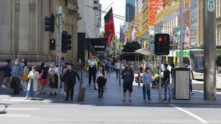 Melbourne’de yasaklar bir hafta uzatıldı