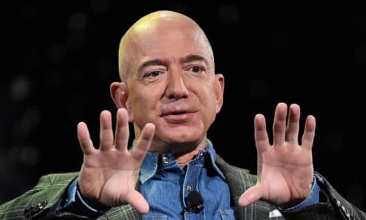 Jeff Bezos dünyanın en zengin kişisi unvanını kaptırdı