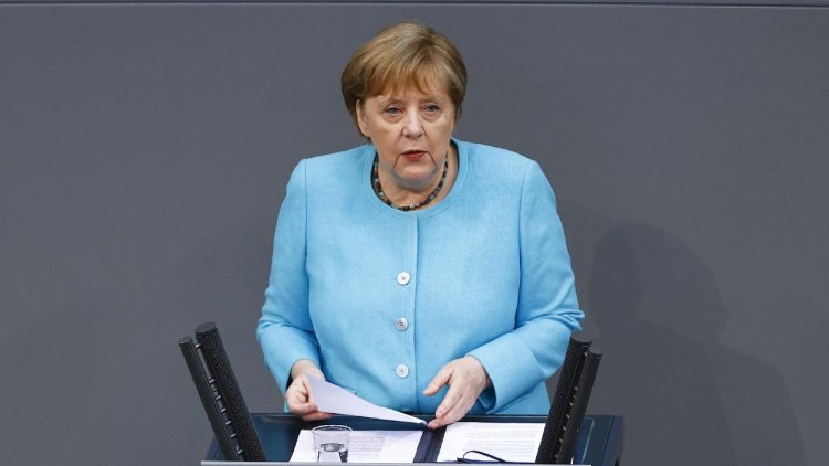 Merkel: Almanya güçlü bir otomotiv üretim yeri olarak kalmalı