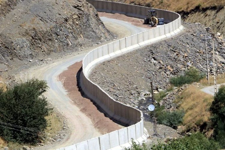 İran sınırına 43 kilometre duvar örüldü