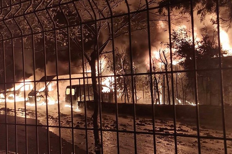 İkitelli Çevre Oto Sanayi Sitesi’nde yangın çıktı