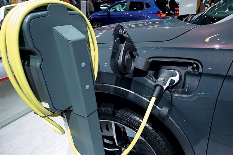 2032’ye kadar satılan binek araçların yarısı elektrikli olacak