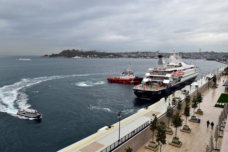 Galataport İstanbul’a ilk turist gemisi yanaştı