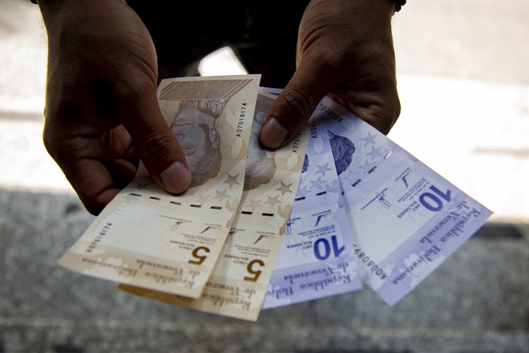 Venezuela para biriminden altı sıfırı sildi