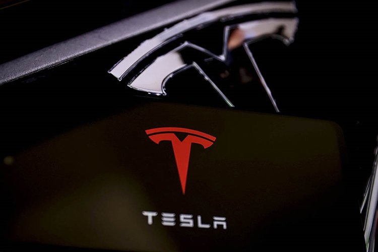 Tesla’nın piyasa değeri 1 trilyon doları aştı