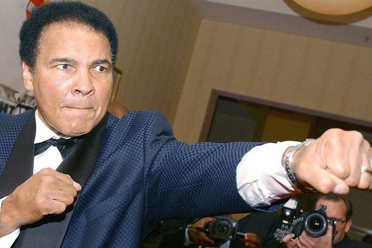 Muhammed Ali’nin tabloları dev paraya satıldı