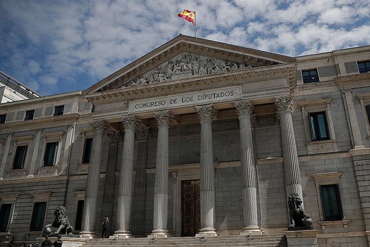 İspanya, bazı devlet kurumlarını başkent dışına çıkarıyor