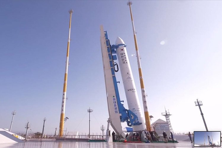 Güney Kore ilk yerli roketi ‘Nuri’yi uzaya fırlattı
