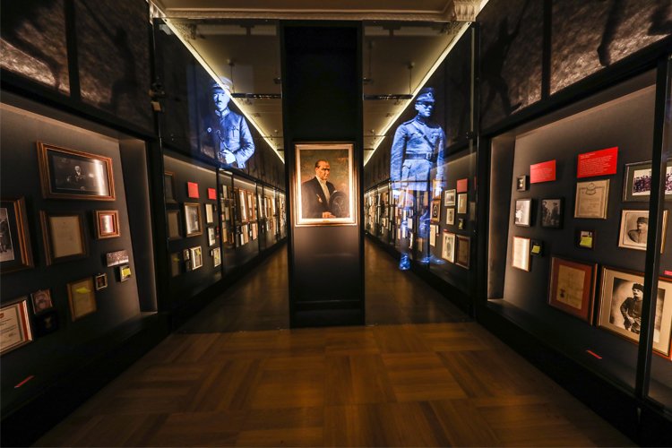 Türkiye İş Bankası Müzesi’nin yeni sergisi:  Bir Asrın Ardından