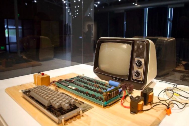 Apple’ın ilk bilgisayarı rekor fiyata satıldı
