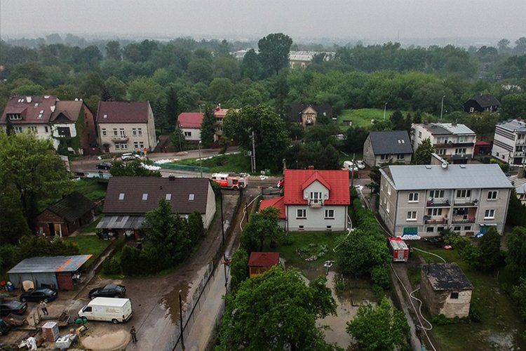 Eunice Fırtınası Polonya’da 500 binden fazla evi elektriksiz bıraktı