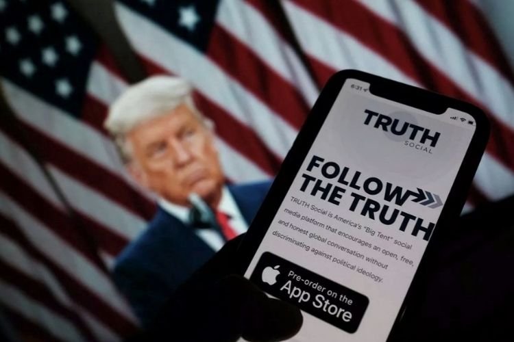 Trump sosyal medyaya geri dönüyor: Truth Social uygulaması App Store’da