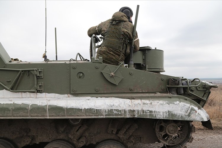 Rus ordusu Ukrayna’da Herson bölgesinde bir askeri üssü ele geçirdi