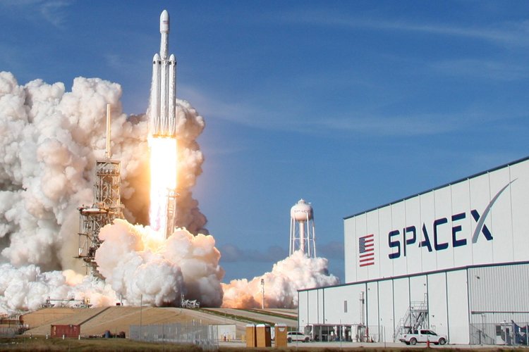 Elon Musk, SpaceX ile ABD için uzayda casusluk yapacak