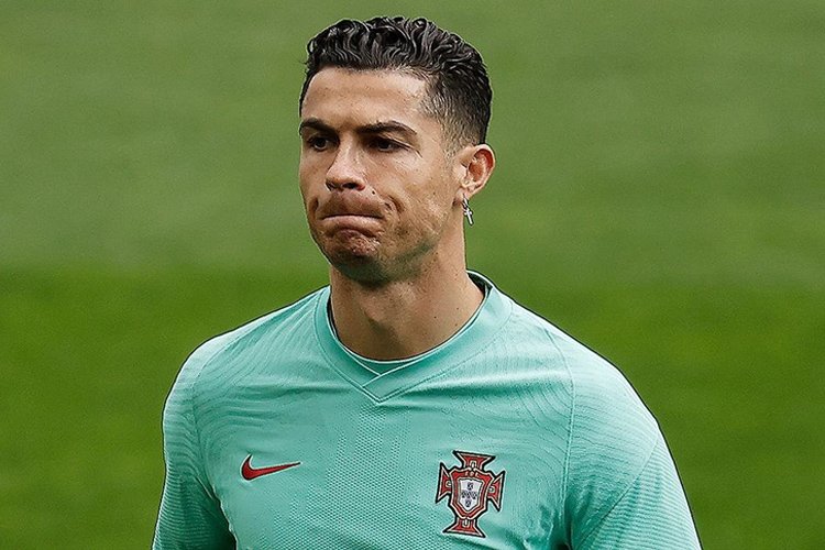 Cristiano Ronaldo yeni doğan ikizlerinden birini kaybetti