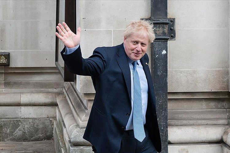 İngiltere’de deprem: Johnson’a tepki gösteren iki bakan istifa etti