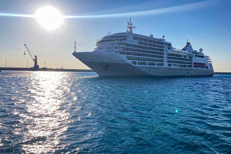 Lüks yolcu gemisi Silver Spirit ile 420 turist Antalya’ya geldi 