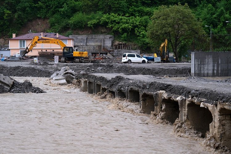 Kastamonu’da derelerin taşmasıyla 15 geçici köprü zarar gördü