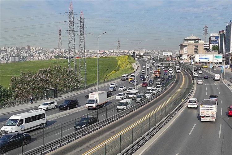 İstanbul Valiliği uyardı:  Yarın toplu ulaşım araçlarını kullanın