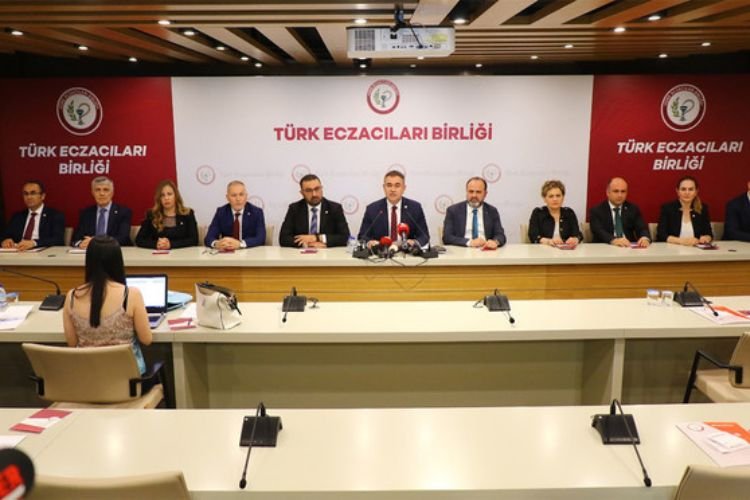 Türk Eczacıları Birliği: Eczacılar kredi borçlarını yeni krediyle kapatır hale geldi