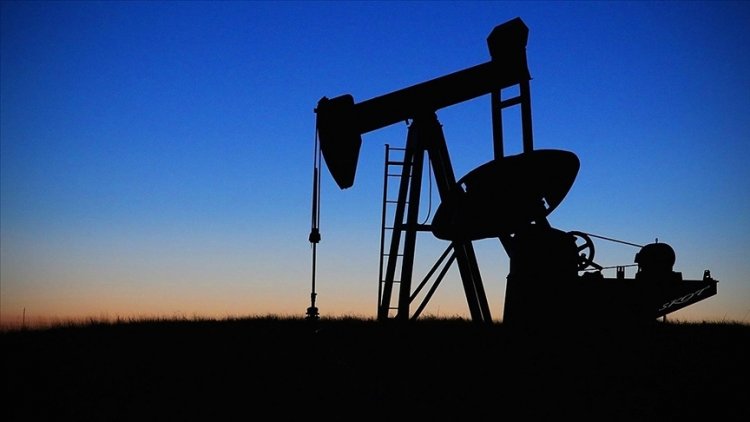Fitch, petrol fiyatları öngörüsünü yükseltti