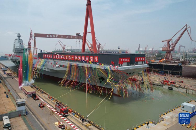 Çin’in üçüncü uçak gemisi “Fujian-18” denize indirildi