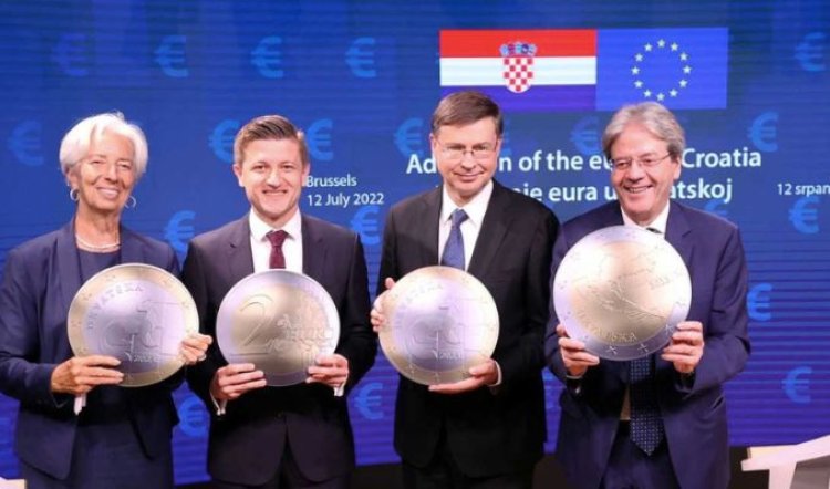 Hırvatistan resmen Euro Bölgesine katıldı
