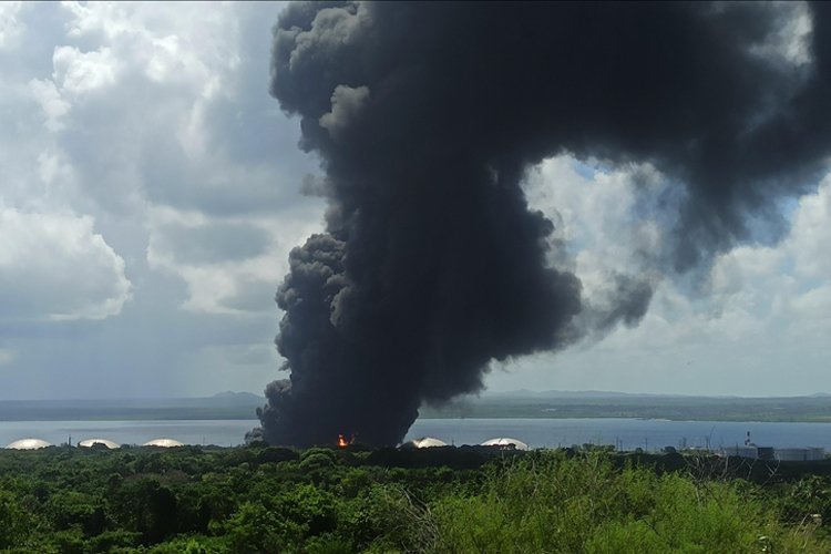 Küba’daki petrol tesisinde 1 yakıt tankı daha patladı: 3 yaralı