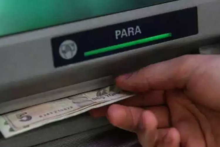 Vatandaş neye uğradığını şaşırdı… ATM para saçtı