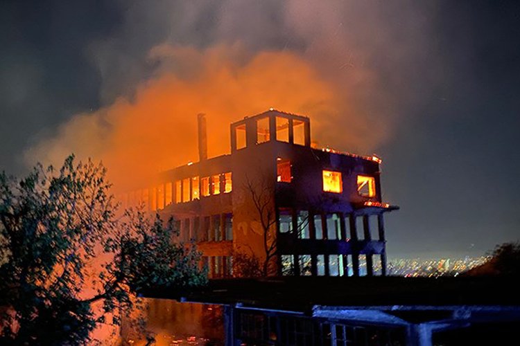 Bursa’da tarihi ipek fabrikasında yangın