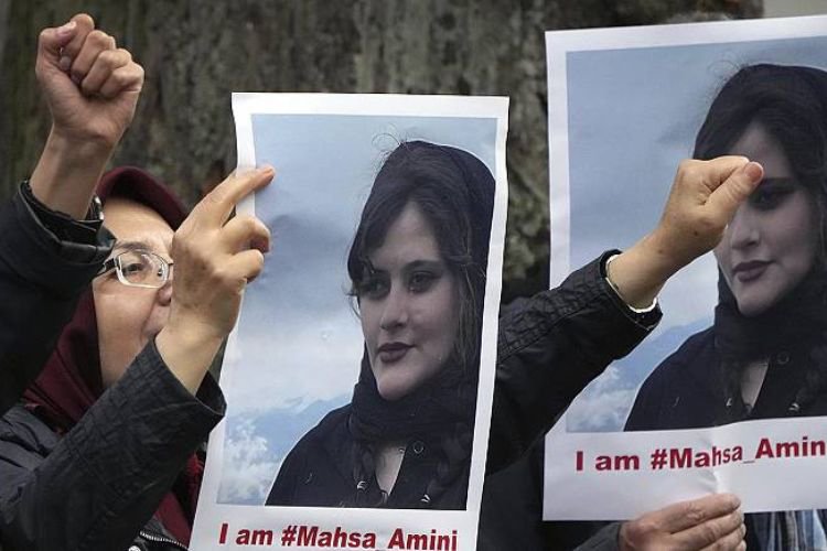 İran’da Amini’nin ölmesinin ardından başlayan protestolar tırmanıyor