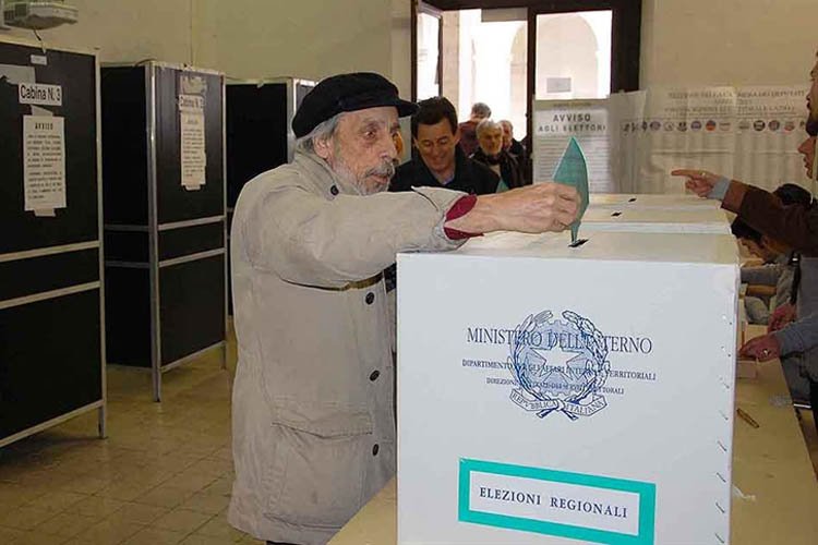 İtalya’da halk genel seçimler için sandık başında