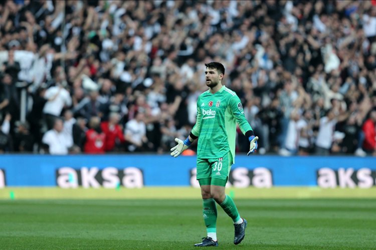 Beşiktaş kaleci Ersin Destanoğlu ile sözleşme yeniledi