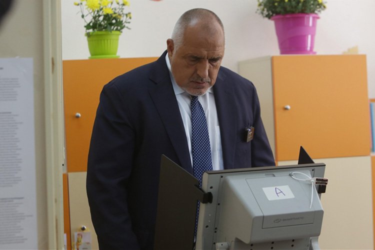 Bulgaristan’da seçimlerde eski Başbakan Borisov’un partisi ilk sırada