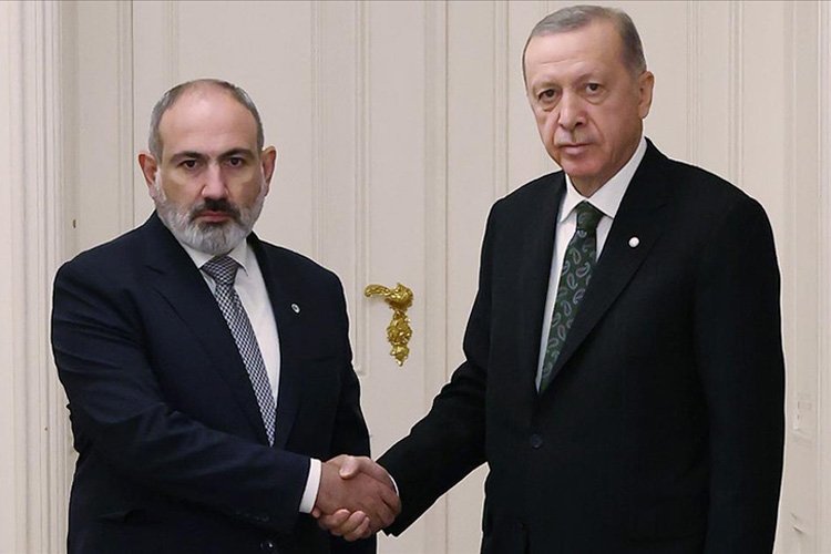 Erdoğan, Prag’da Ermenistan Başbakanı Paşinyan ile görüştü