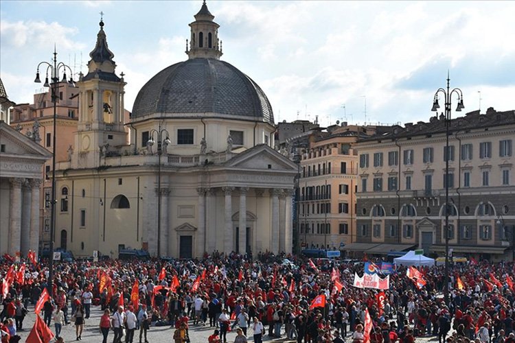 İtalya’da işçiler seslerini duyurabilmek için yürüdü