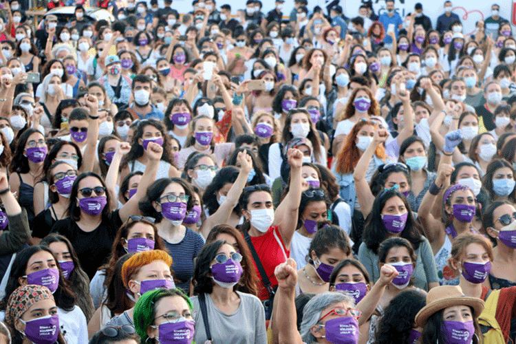 Kadınlar, İstanbul Sözleşmesi için Taksim’de toplandı