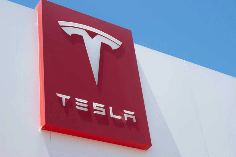 Sürücüsüz Tesla’dan kaza: 2 kişi hayatını kaybetti