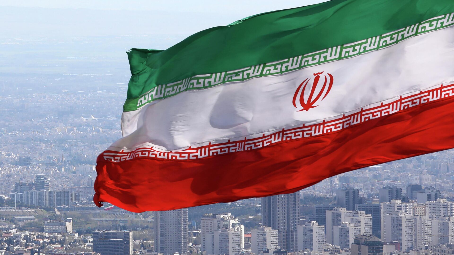 İran, hipersonik füze geliştirdiğini duyurdu