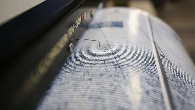 Endonezya açıklarında 7.6 büyüklüğünde deprem