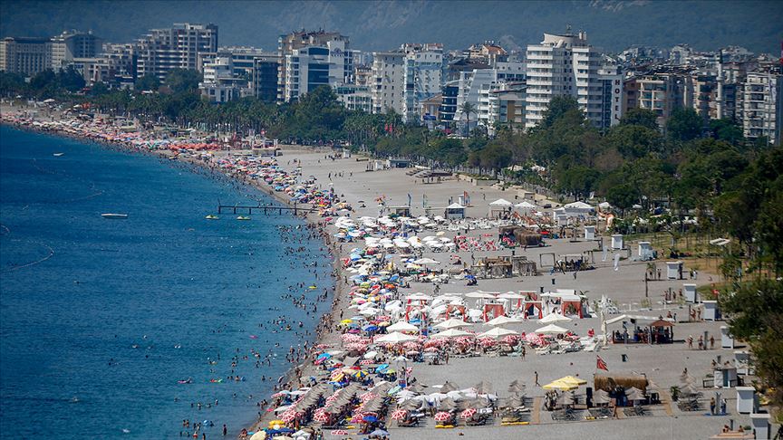 Antalya’da turist sayısında rekor